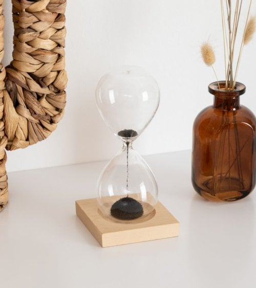 Reloj de Arena Magnético con Base