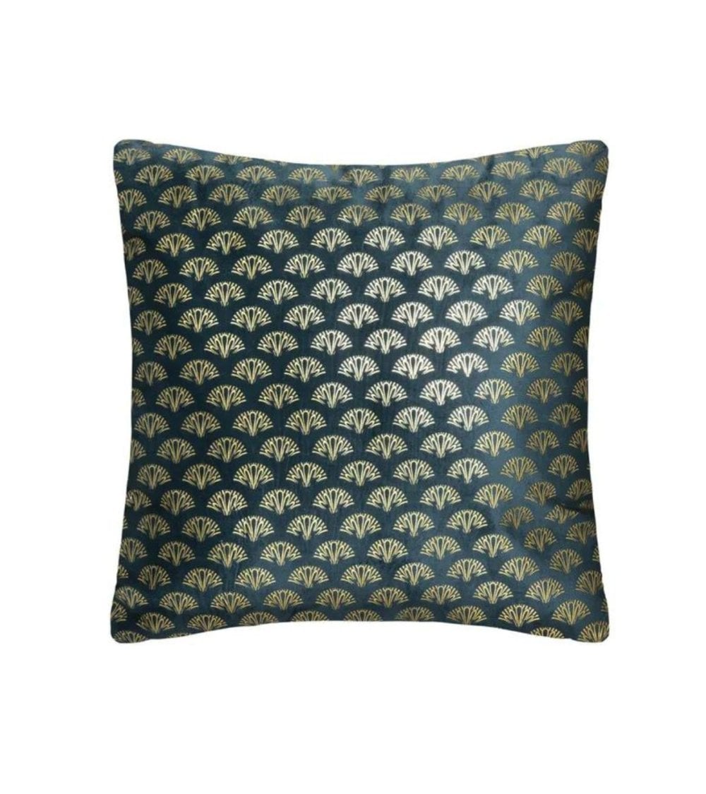 Cojín de Terciopelo con Detalles Dorados