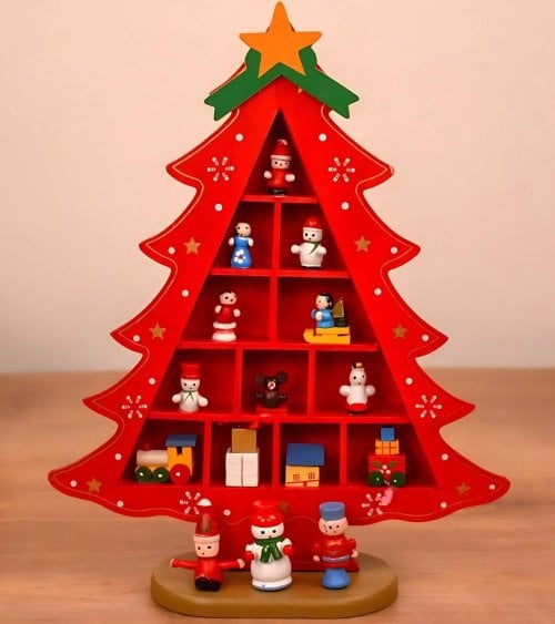 Mini Árbol Rojo de Madera con Personajes