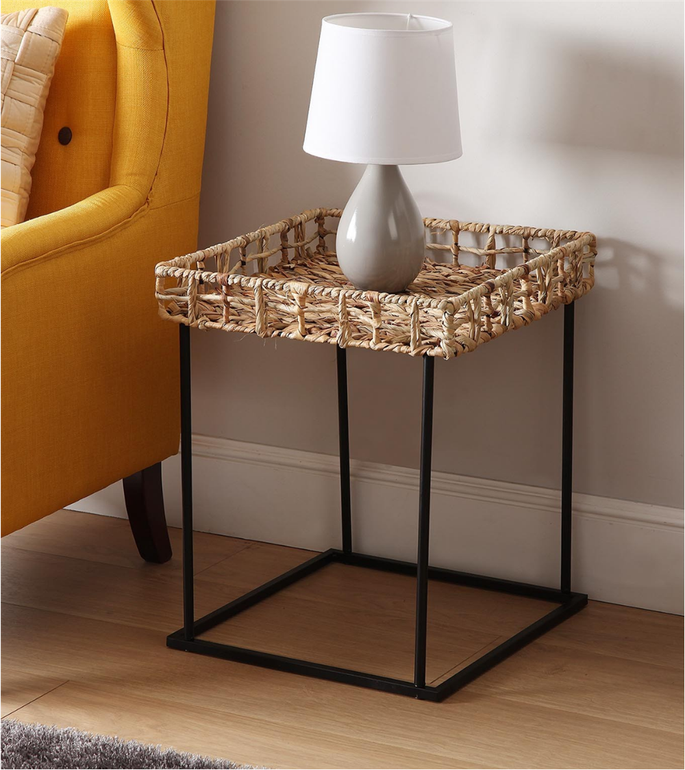 Mesa Auxiliar de Fibra Natural y Metal