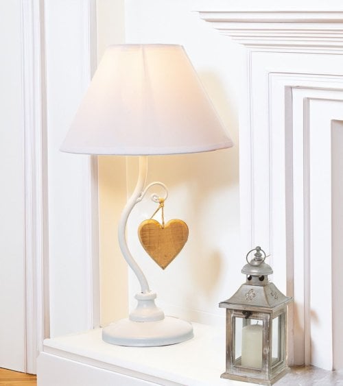 Lámpara de Mesa de Metal con Colgante de Corazón