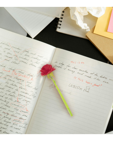 Bolígrafo de Rosa Roja Artificial