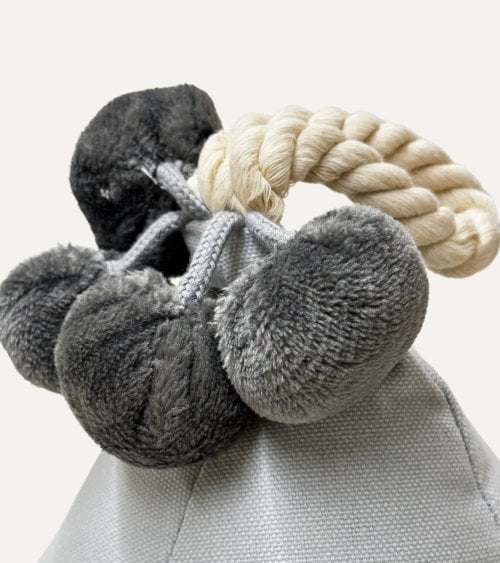 Sujetapuerta con Pompones Gris y Perla