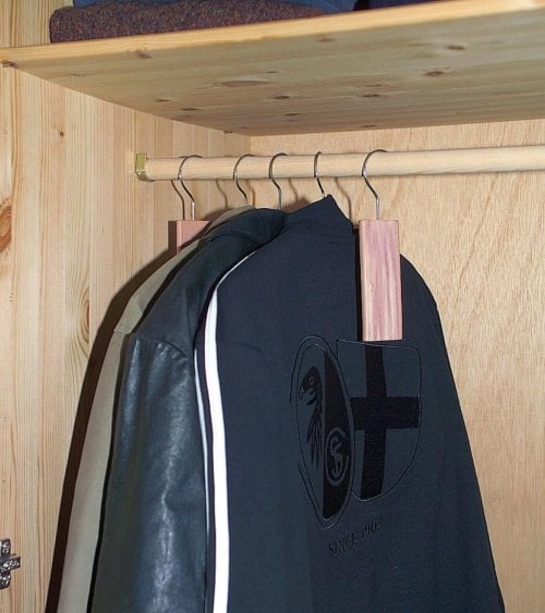 Set de 2 perchas Antipolillas de Madera