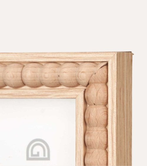 Marco de Fotos Estilo Madera con Bolas de Plástico