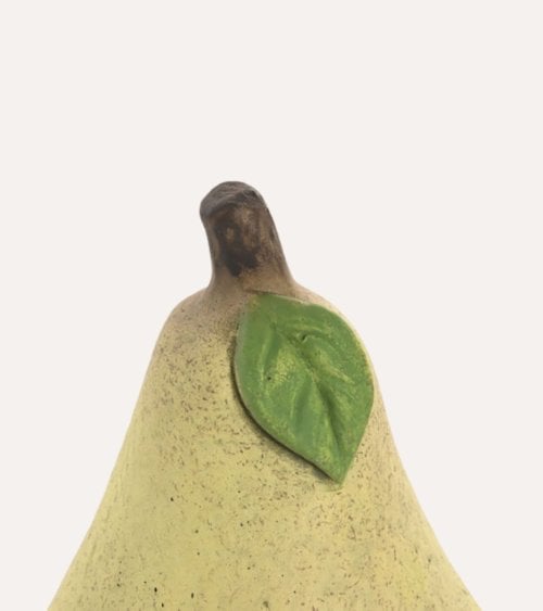 Figura Decorativa de Pera de Cemento