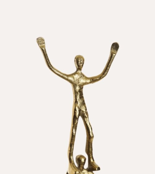 Figura Decorativa Torre de Personas de Aluminio