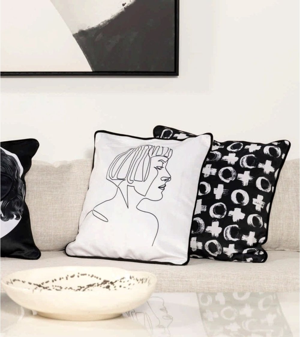 Cojín de Terciopelo con la Silueta de la Cara de una Mujer -1