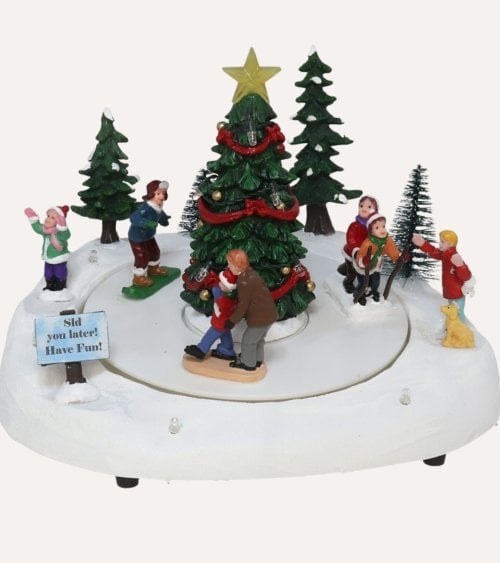 Escena Navideña de Niños Jugando con Luz LED y Movimiento