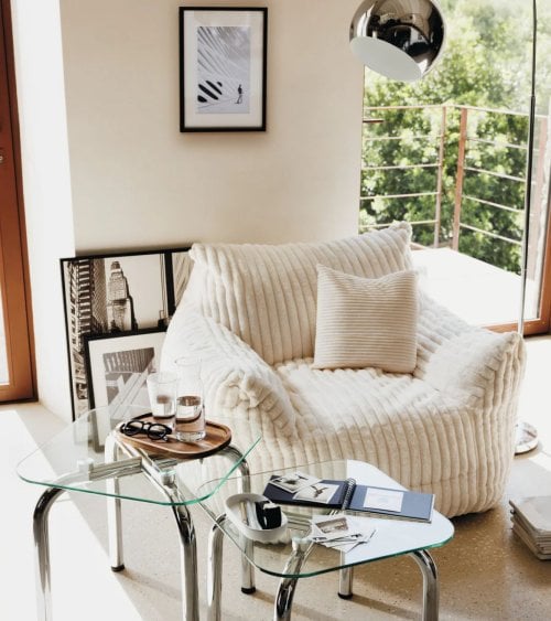 Sillón Muzi de Terciopelo Acanalado de Plástico