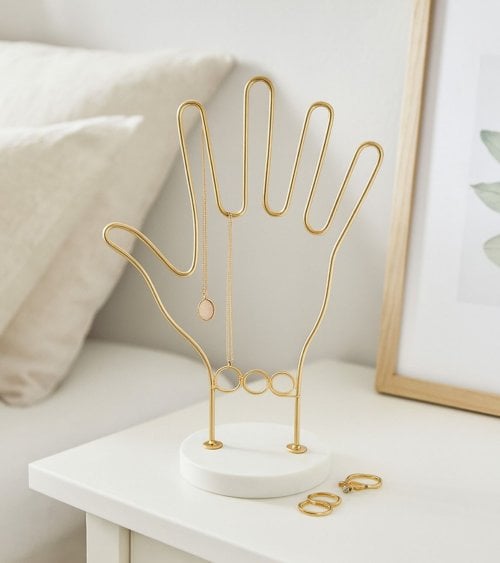 Joyero Metálico en Forma de Mano con Base de Piedra