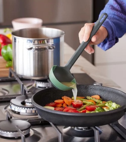 Cucharón para Sopa de Silicona Antirayaduras de Lekue-5