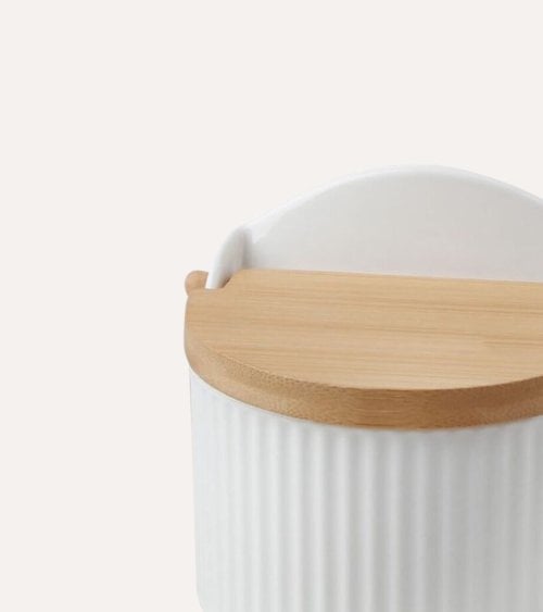 Salero de Porcelana y Tapa de Bambú