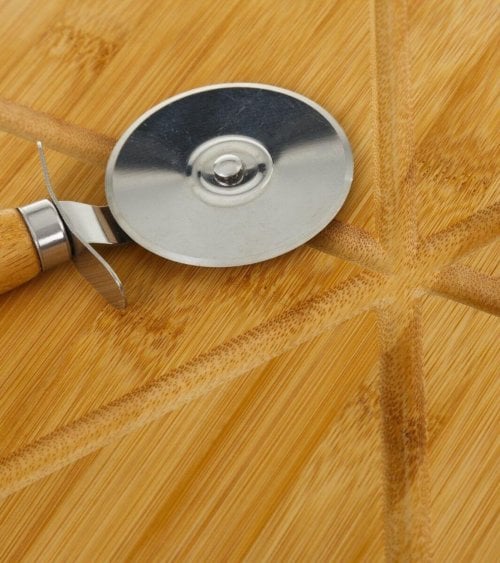Tabla de Corte para Pizza con Cortador de Bambú