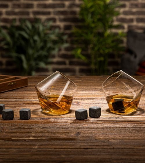 Set de 2 Vasos Inclinado para Whisky y 6 Hielos de Piedra