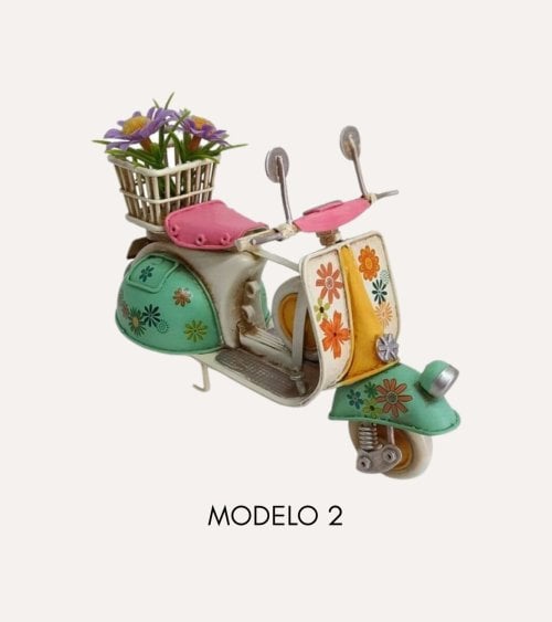 Figura Decorativa Scooter Hippie de Metal y Plástico