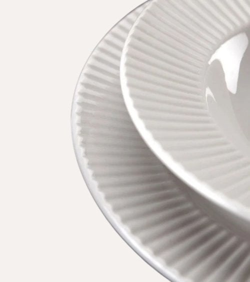 Vajilla de 18 Piezas Rayas en Relieve de Porcelana