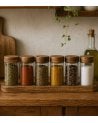 Set de 6 Botes para Especias de Vidrio con Tapa y Bandeja de Madera de Acacia
