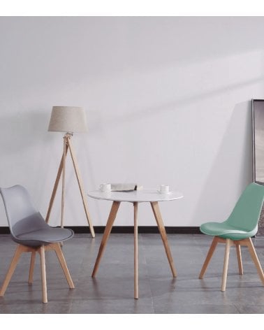 Silla Bistro con Patas de Madera y Asiento de Símil Piel