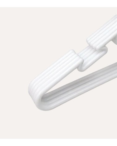 Set de 5 perchas con Endidura para Tirantes de Plástico