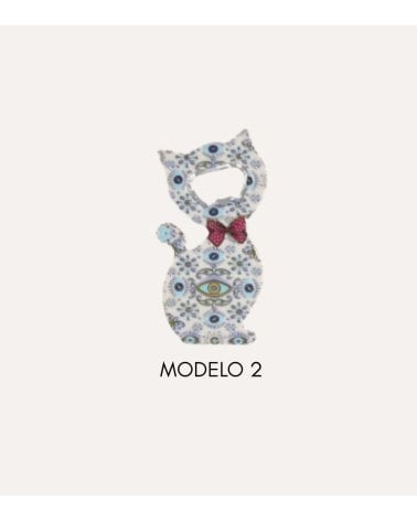 Imán con Abridor y Diseño de Gato Decorativo con Relieve de Resina y Metal