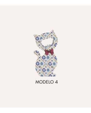 Imán con Abridor y Diseño de Gato Decorativo con Relieve de Resina y Metal