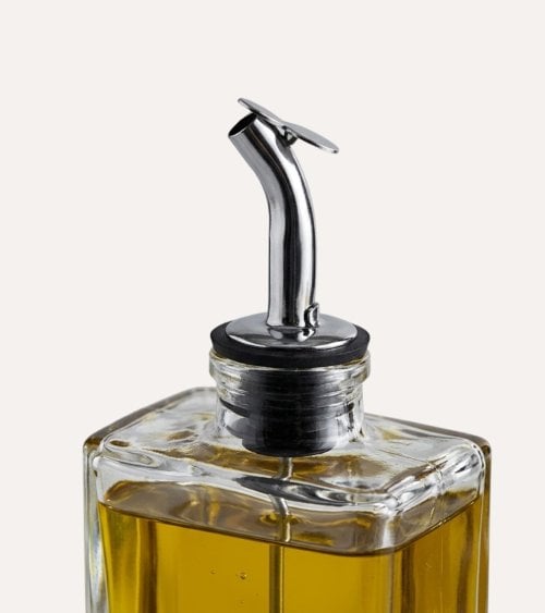 Aceitera en Forma de Petaca con Vertedor de Vidrio y Acero Inox