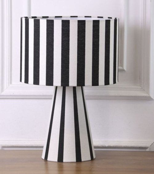 Lámpara de Mesa de Rayas de Lino