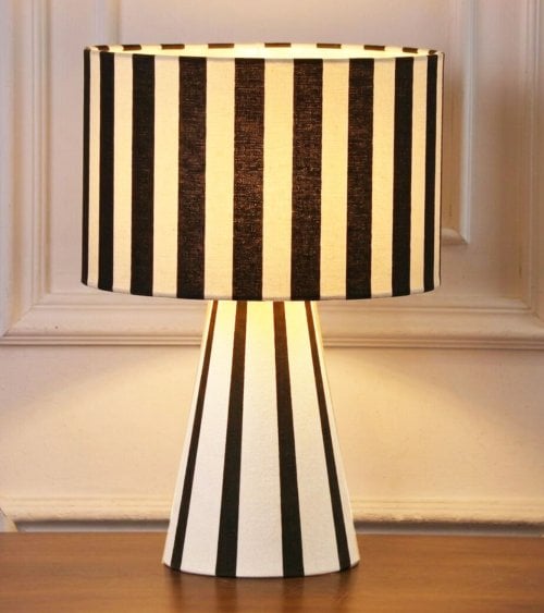 Lámpara de Mesa de Rayas de Lino